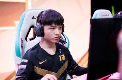 开云体育-FPX逆转LGD，Zeus完成帽子戏法