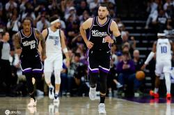 开云体育登录-灰熊轻取步行者，德罗赞扛起全队