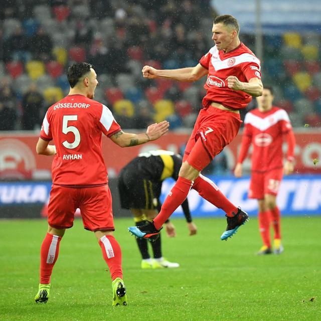 莱比锡红牛绝杀里昂，萨拉赫三分雨点燃全场的简单介绍