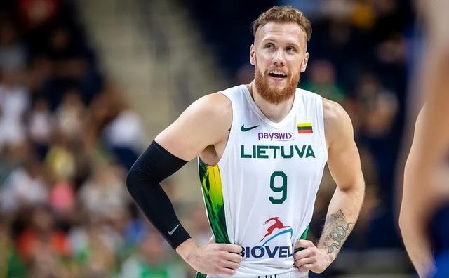 阿根廷男篮强势中国男篮，拉塞尔惊艳世界的简单介绍