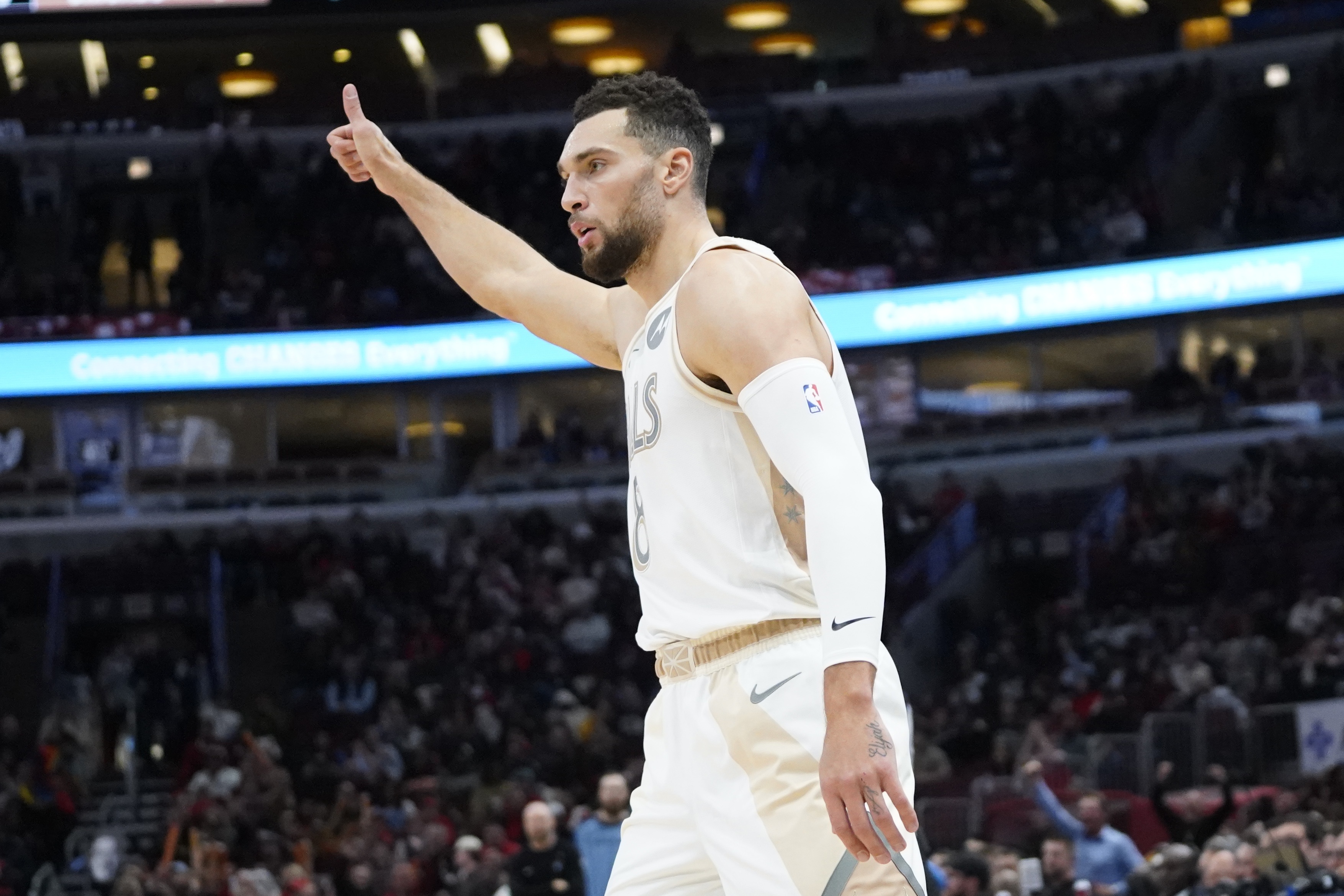 关于巴西男篮绝地反击奇才，拉文高光表现的信息