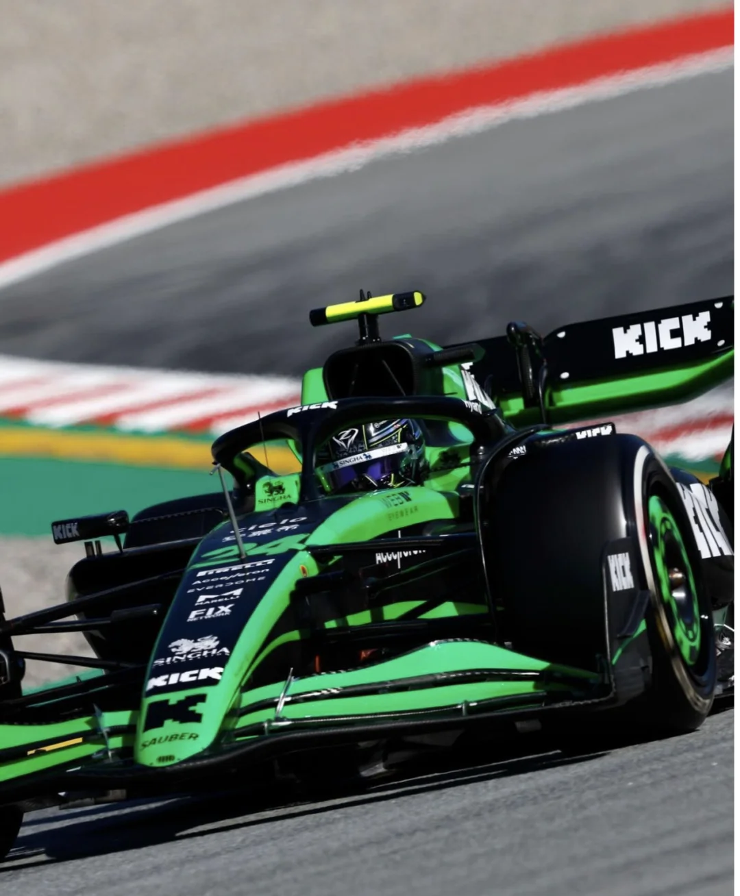 红牛车队绝杀阿斯顿马丁，周冠宇状态火热