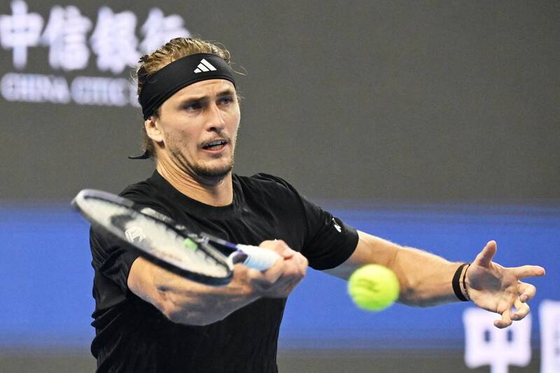 法网横扫拉沃尔杯，兹维列夫关键制胜