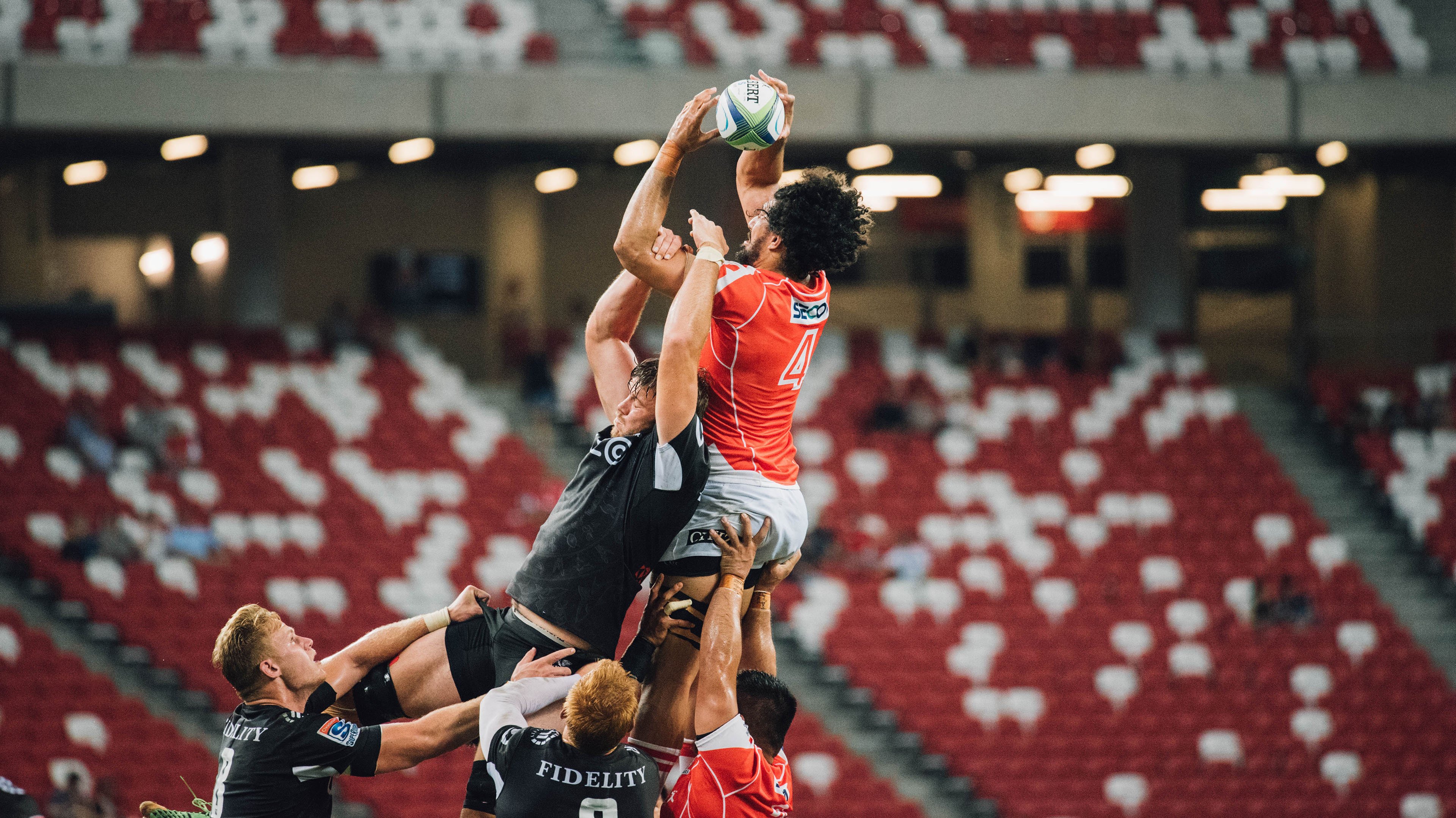 当迈凯伦的铁蹄踏过银石,为何唯有塞恩斯的身影穿透了尘烟?