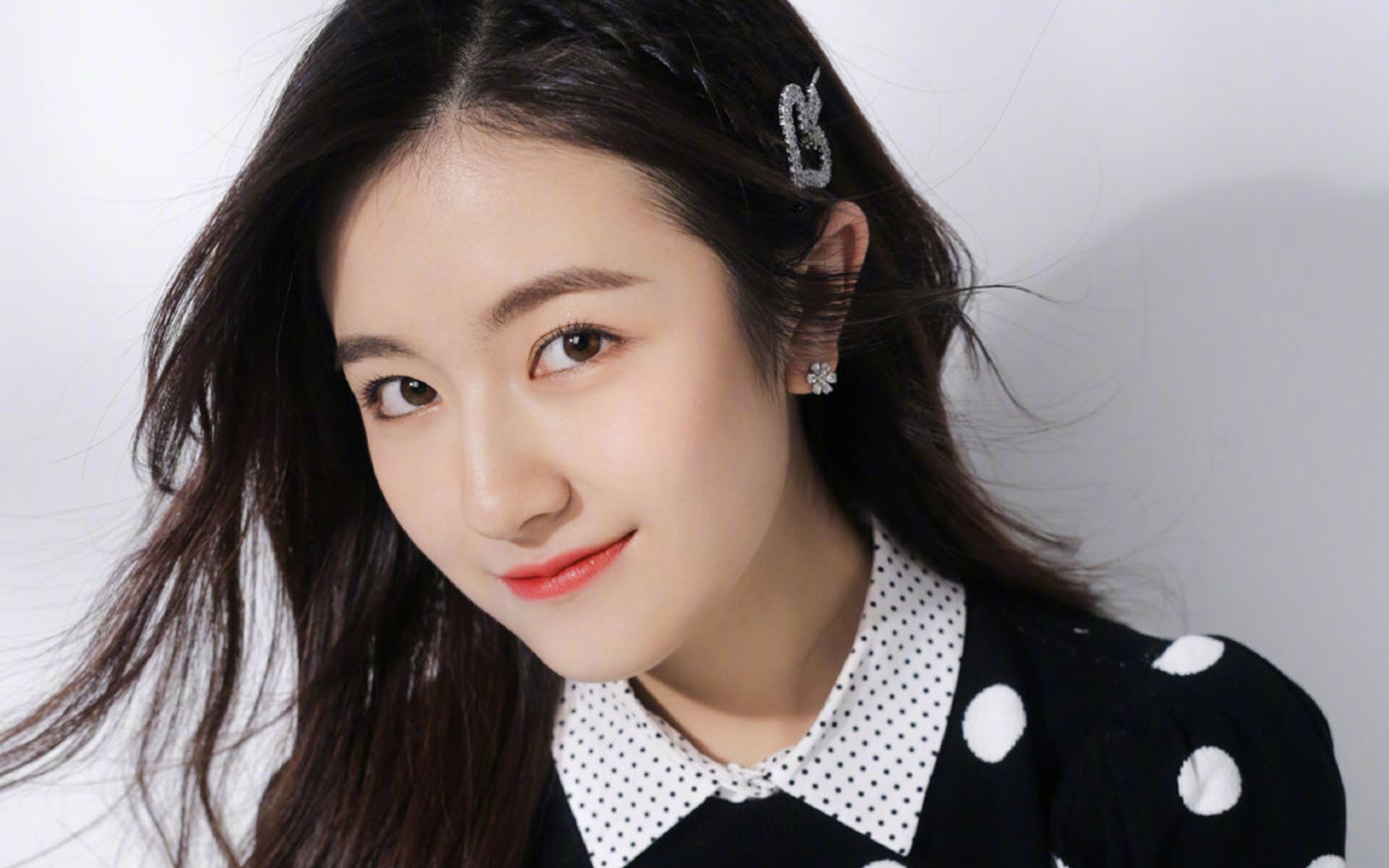 莱万一剑封喉!友谊赛的温情与火药味中,波兰神锋照亮勒沃库森之夜