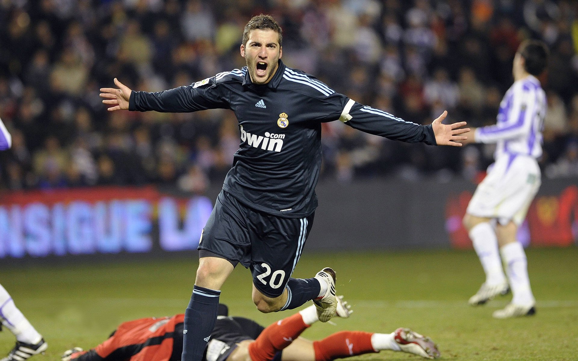 豪言VS绝杀,当恩比德的大场面宣言,撞上利拉德的读秒重炮