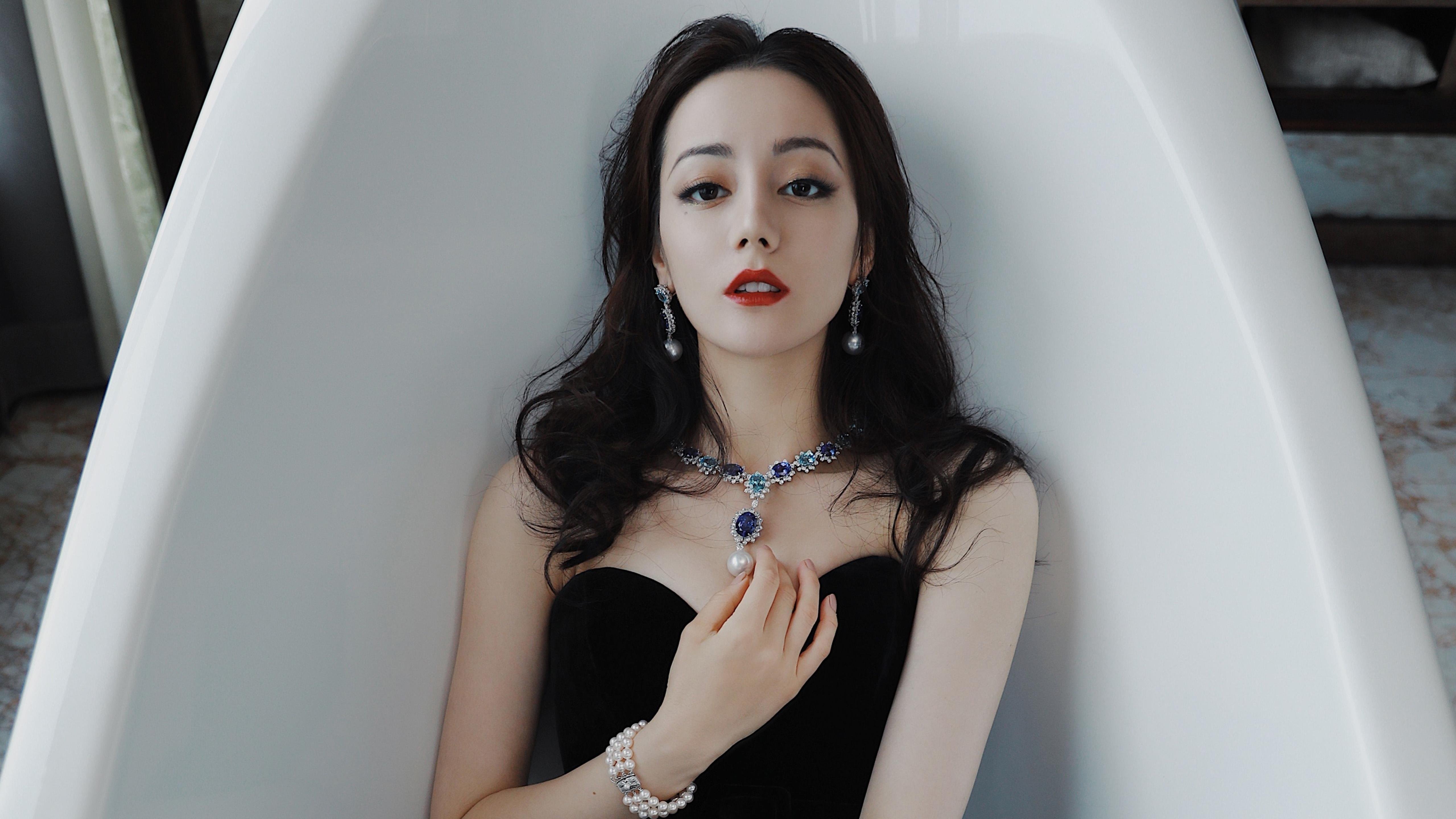 欧冠淘汰赛之夜唯一神话,伊萨克用金箭改写历史